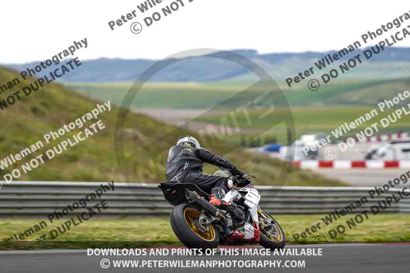 cadwell no limits trackday;cadwell park;cadwell park photographs;cadwell trackday photographs;enduro digital images;event digital images;eventdigitalimages;navarra;no limits trackdays;peter wileman photography;racing digital images;trackday digital images;trackday photos